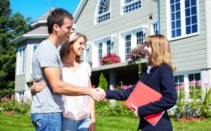 זוג שקנה דירה וחתם על פוליסת ביטוח דירה