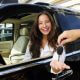 אישה נוהגת ברכב לקנתה בליסינג פרטי